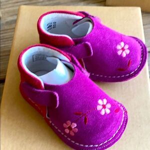 Pipit flower fuchsia/strawberry baby shoes